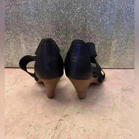 Steve Madden Elastic strap high heels - Picture 3 of 3